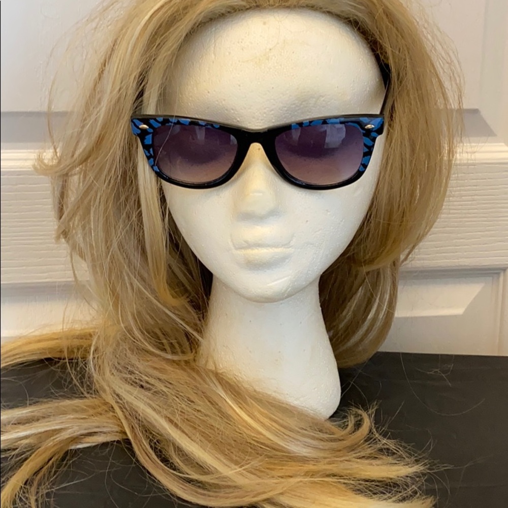 🍀SALE Betsey Johnson Sunglasses